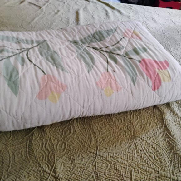 Tulip Motif Vintage Full Size Spread / Cutter Material - Picture 2 of 10